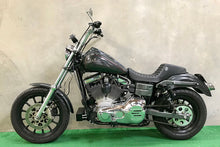 Load image into Gallery viewer, Harley Davidson Dyna 1993-2017 3.0 Dual Fan Assisted Below Regulator Mount Oil Cooler