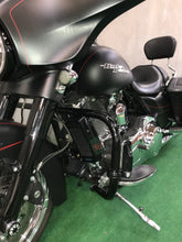 Load image into Gallery viewer, Black Harley Davison FLH 2009-2016 3.0 Dual Fan Assisted Side Mount on Down Tube Oil Cooler
