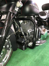 Load image into Gallery viewer, Ultra Cool Harley Davisdon Reefer Black 2009-2016 3.0 Dual Fan Assisted Below Regulator Mount Oil Cooler