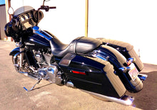 Load image into Gallery viewer, Harley Davison FLH 2009-2016 3.0 Dual Fan Assisted Side Mount on Down Tube Oil Cooler