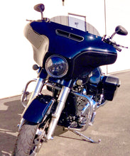 Load image into Gallery viewer, Harley Davison FLH 2009-2016 3.0 Dual Fan Assisted Side Mount on Down Tube Oil Cooler